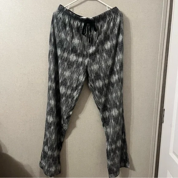 NWT Men’s Frye Flannel Print Notched Set Sleep Wear